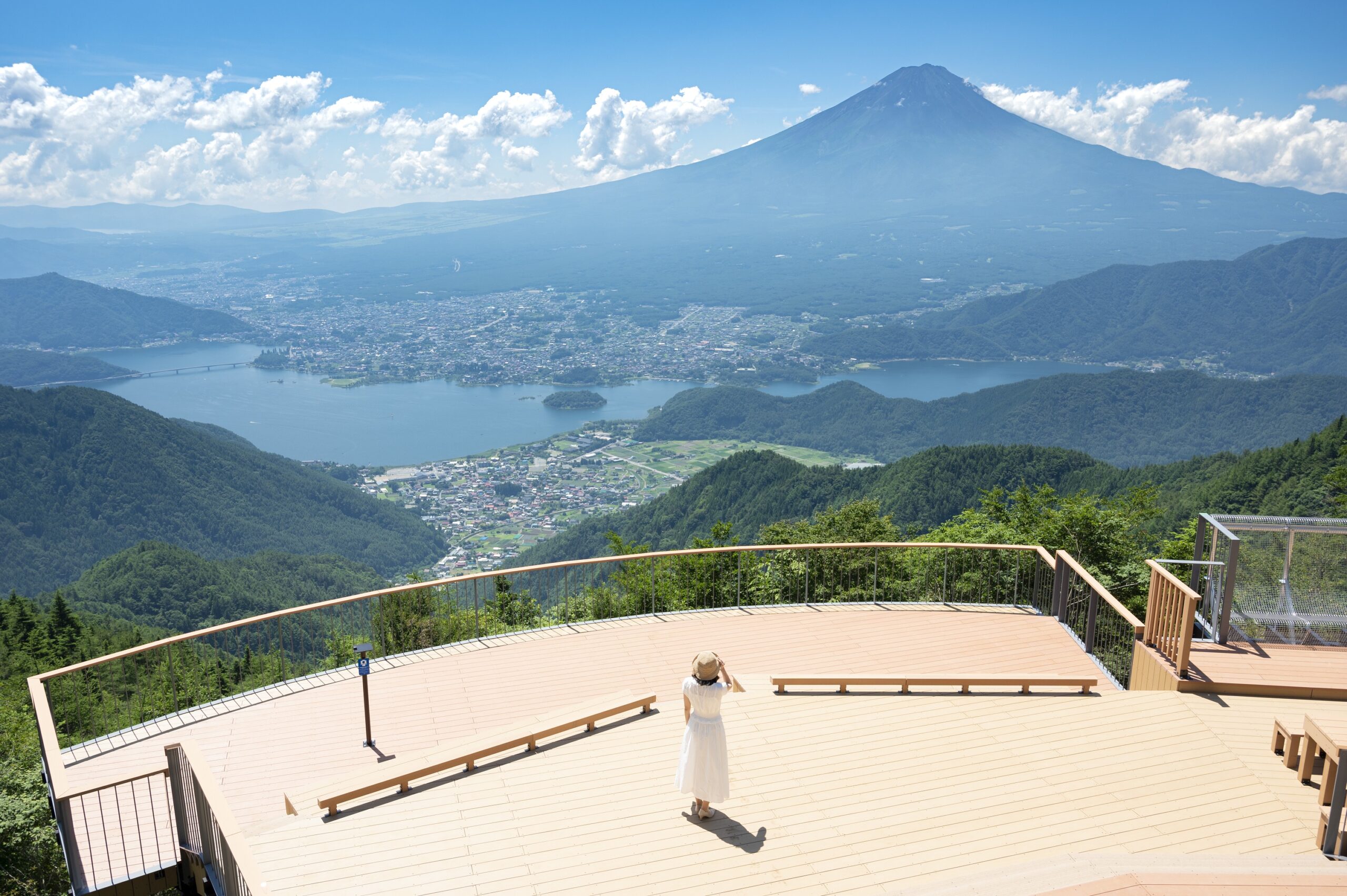 ～新道峠からの富士山眺望スポット～FUJIYAMAツインテラス